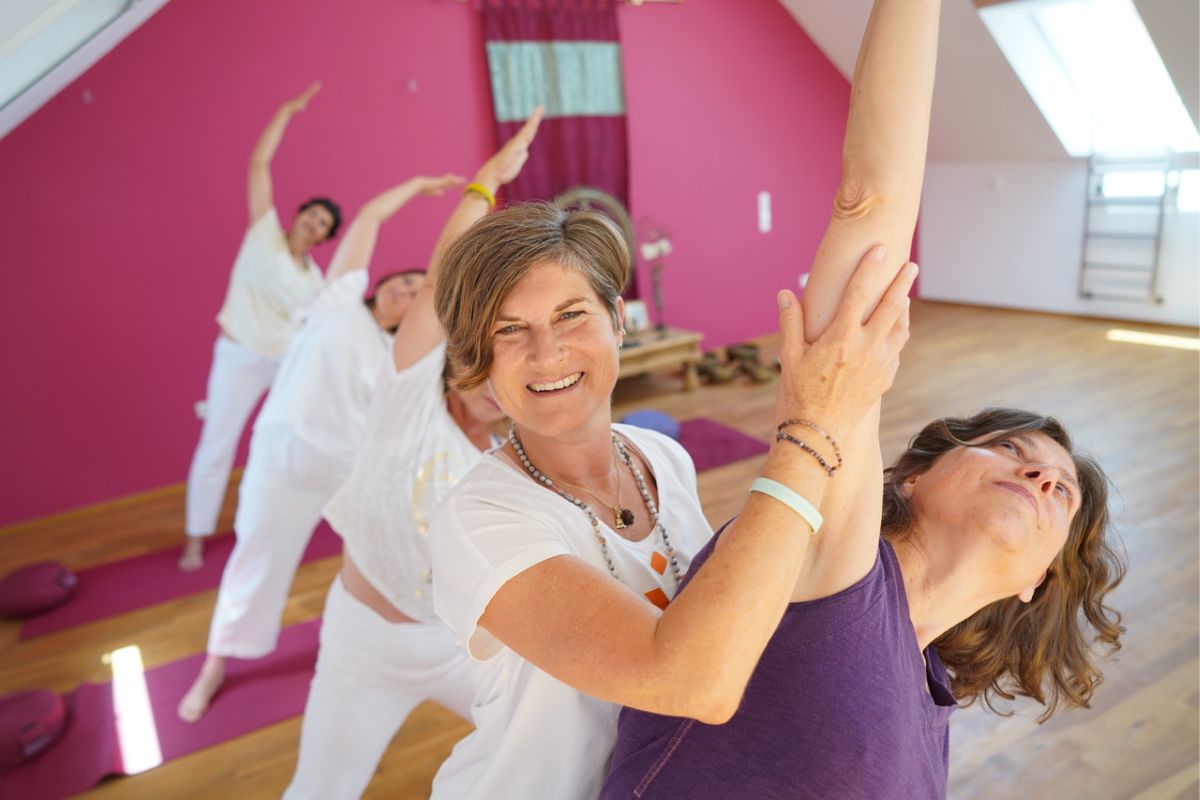Sivananda-Hormone-Yoga-04