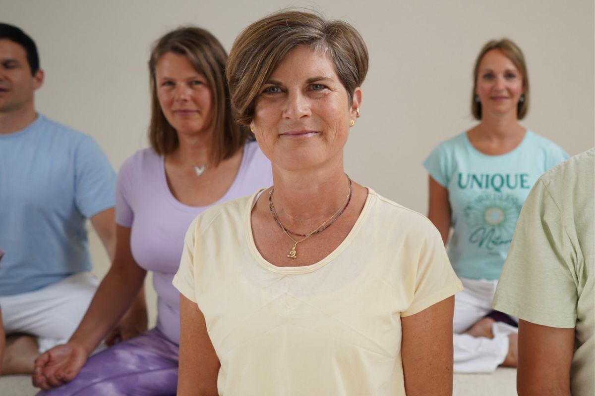 Sivananda-Hormone-Yoga-05