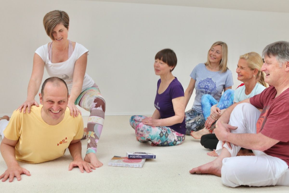 Sivananda-Hormone-Yoga-06
